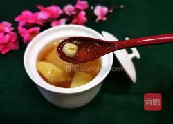 Illustration of how to make peach gum, Sichuan scallops and snow pears stewed 10