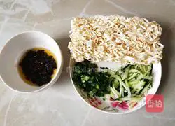 Illustration of how to make noodles with perilla sauce 1