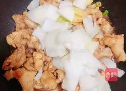 Illustration of how to make curry chicken and potato pasta 9