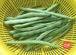 Illustration of how to make braised pork ribs and beans with noodles 1