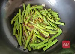 Olive oil beans Illustration of braised noodles 9