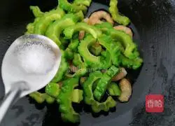 Illustration of how to make fried shrimps with bitter melon 7