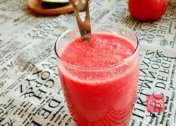 Illustration of how to make watermelon juice 5