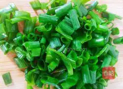 Illustration of how to make fried preserved eggs with pepper 3