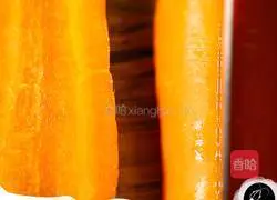 Pepper and salt roasted carrots will make you fall in love with them even if you don’t like carrots.Illustration of how to do it 3