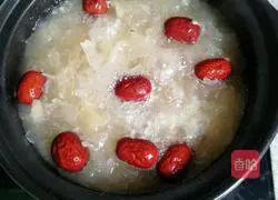 Recipe for Tremella Fungus and Lotus Seed Snow Pear Soup (Casserole Version) 4