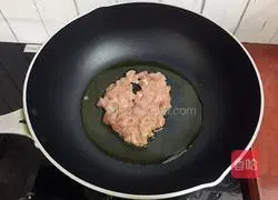 Illustration of how to make fried pork slices with king oyster mushroom 6