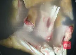 Illustration of how to make sauced pork knuckles 4