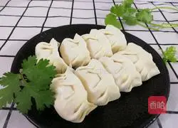 Illustration of how to make carrot, corn and pork dumplings 12