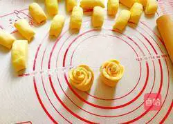 Illustration of how to make a bouquet of yellow flowers 16