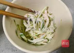 Illustration of how to make crab stick and cucumber rolled omelette 3