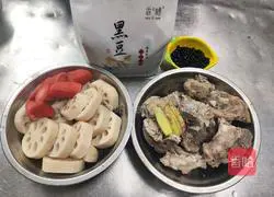 Black bean, lotus root and pork bone soup recipe 1