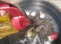 Illustration of how to make vegetable, meatball and beef blood soup 2