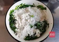 Illustration of how to make celery leaf pancakes 5