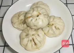 Illustration of how to make pork skin buns 18