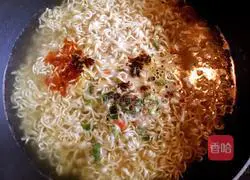 Illustration of how to make Mickey instant noodles 5