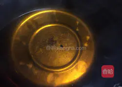 Illustration of how to make native chicken soup with fresh bamboo shoots and black bear paw fungus 5