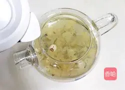 Illustration of how to make dragon fruit, white fungus and lotus seed soup 4