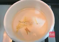 Illustration of how to make mushroom and wolfberry lean meat soup 10