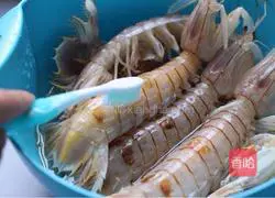 Illustration of how to make salt and pepper shrimp 1