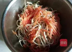 Illustration of how to make sesame paste mixed with tofu skin 4