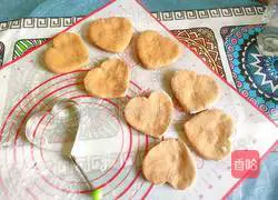 Illustration of how to make corn brown sugar steamed buns 19