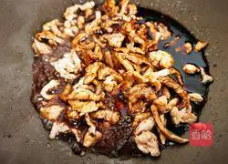 Illustration of how to make noodles with shredded pork sauce 4