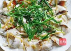  Illustration of how to make fish fillets with scallion oil 3