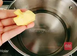 Illustration of making red date, seafood, mushroom and chicken soup 5