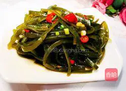 Illustration of how to make cold kelp shreds 1