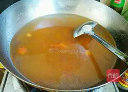 Illustration of how to make tomato, seaweed and egg drop soup 3