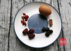 Illustration of how to make sweet longan, red date and egg soup 1