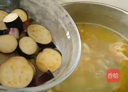 Soybeans Illustration of how to make eggplant, yam and chicken soup 11