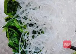 Illustration of how to make cold spinach vermicelli 3