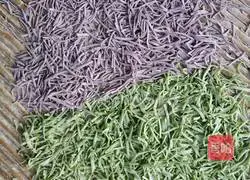 Illustration of how to make baby spinach noodles and purple potato noodles 8