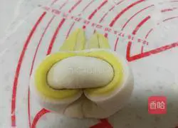 Illustration of how to make cartoon rabbit steamed buns 12