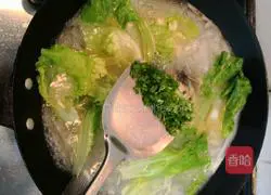 Illustration of how to make crucian carp vermicelli soup 13