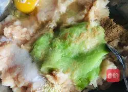 Illustration of how to make homemade chicken breast balls 5