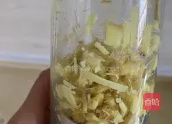 Illustration of how to make ginger and milk 1