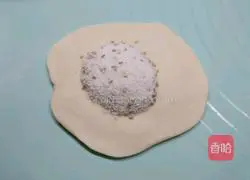 Illustration of how to make dough-filled sugar shortbread 16