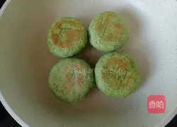 Illustration of how to make spinach dough pancakes 12