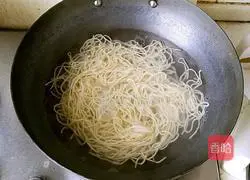 Illustration of how to make toon meat sauce noodles 11