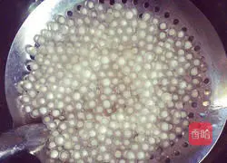 Illustration of how to make dragon fruit milk sago 3