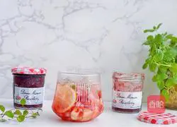 Illustration of how to make peach and raspberry drink 11