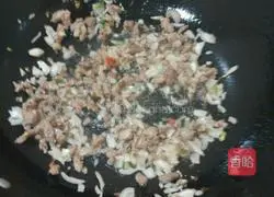 Illustration of making mixed sauce noodles 6