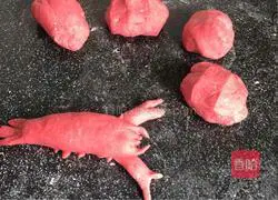 Illustration of how to make crayfish steamed buns 8