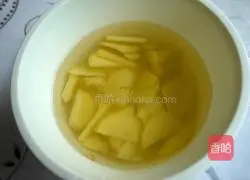 Illustration of how to stew pig's feet with peanuts 2