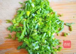 Illustration of how to make instant noodle egg cake 2