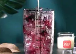 Illustration of how to make mulberry yogurt 3