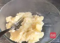 Illustration of how to make cheese potato pancakes 3